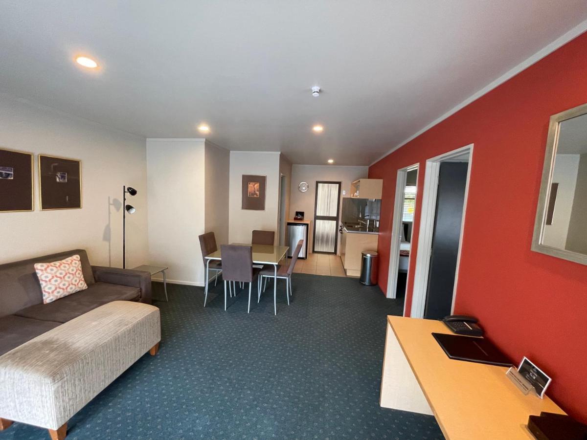 Bentleys Motor Inn Палмерстон-Норт Экстерьер фото