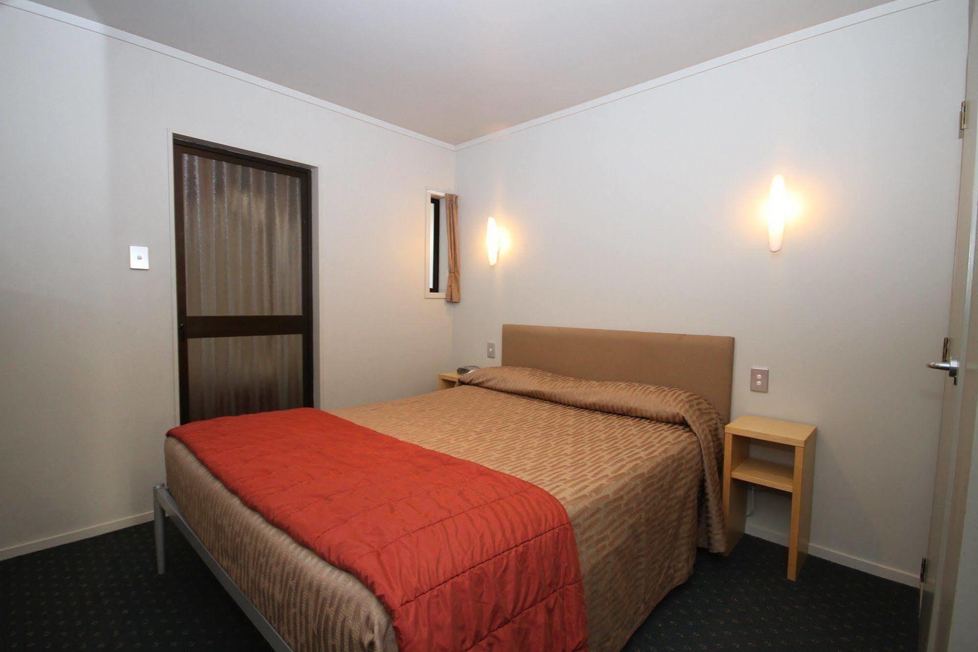 Bentleys Motor Inn Палмерстон-Норт Экстерьер фото